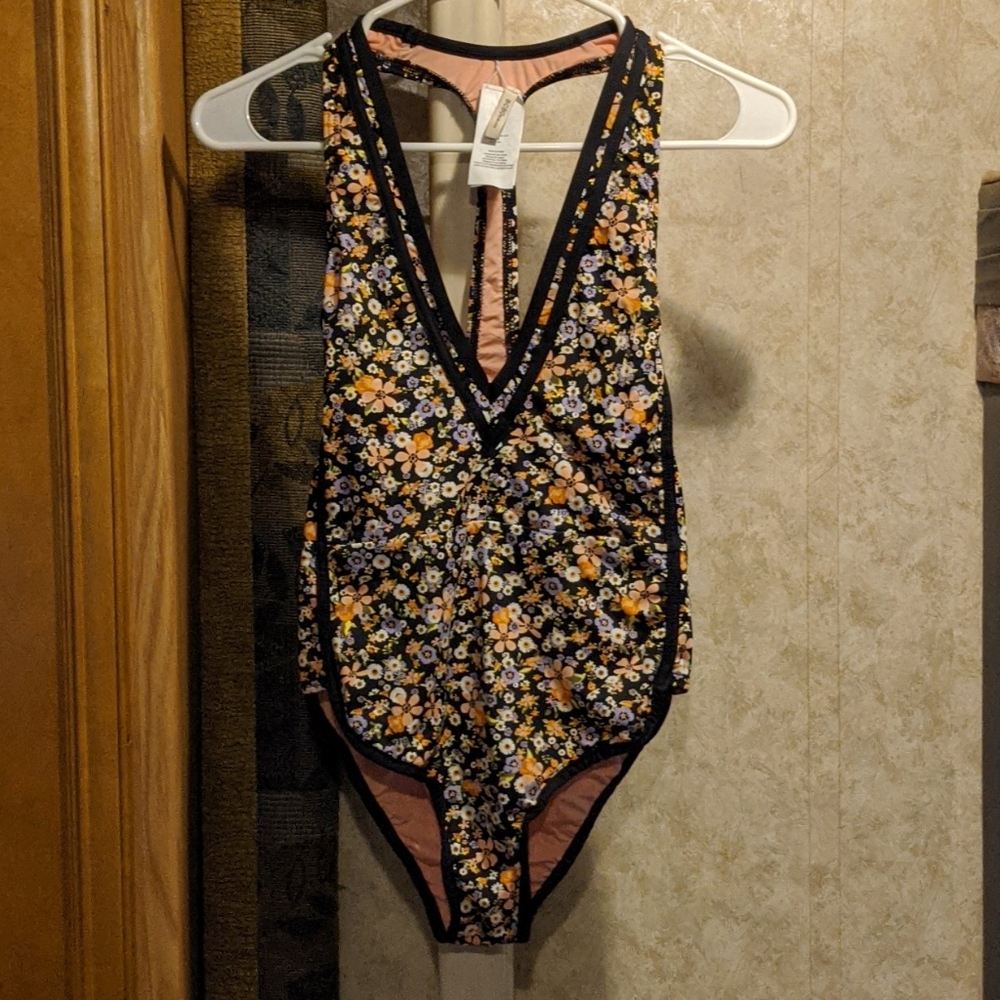 New🖤BCBGeneration One Piece Floral Swimsuit - Picture 2 of 7